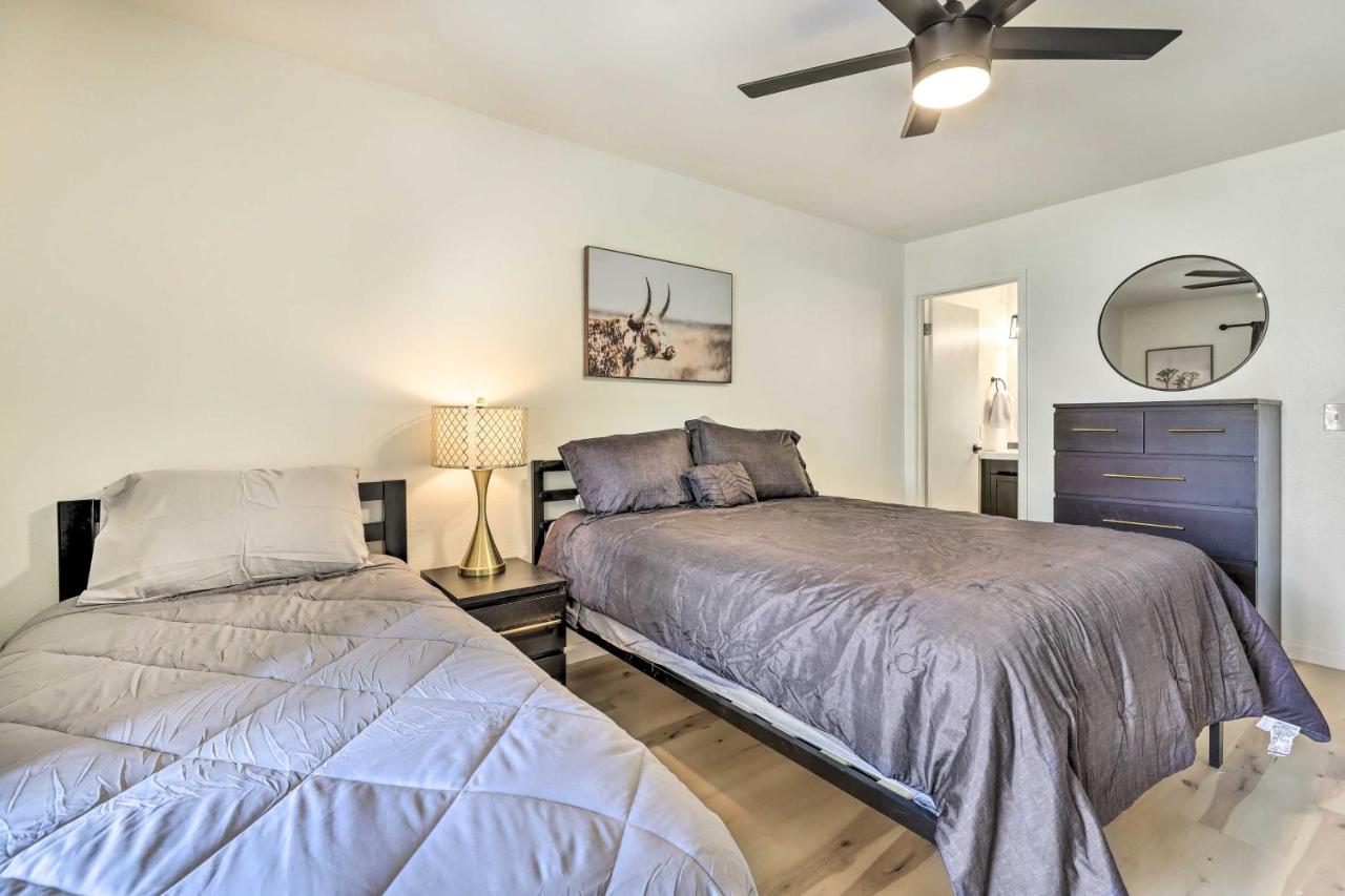 Renovated Chandler Townhome Walk To Downtown Esterno foto